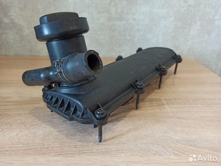 Клапанная крышка Skoda octavia tur 1.6 BFQ