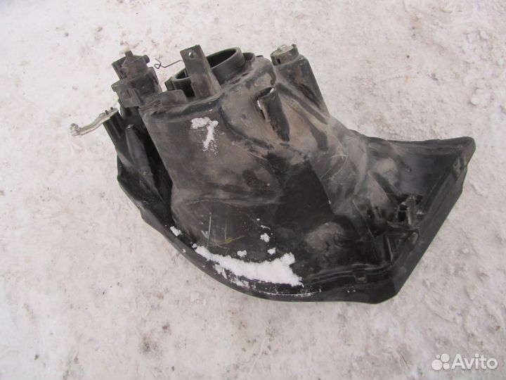 Фара передняя левая Mitsubishi L200