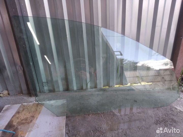 Стекло переднее боковое Вольво В70 С80