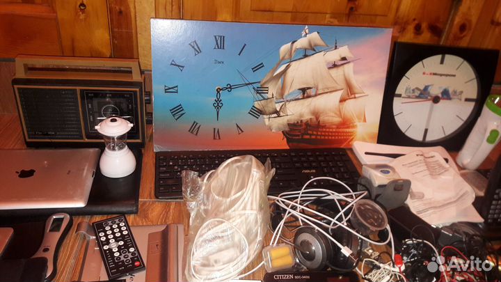 Много наушников и прочее вместе