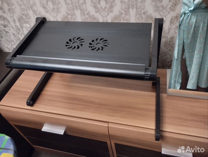 Столик для ноутбука