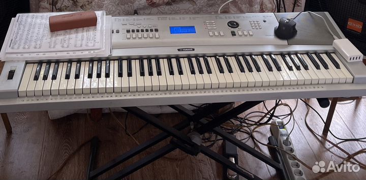 Цифровое пианино Yamaha DGX-230