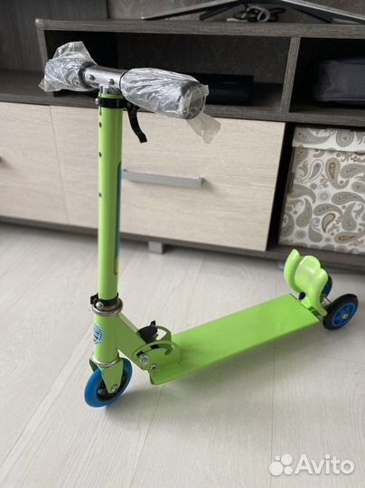 Самокат детский трехколесный новый