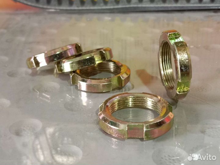 Гайка крепления обгонной муфты на скутер 150сс