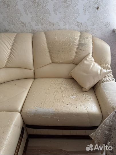 Кожаный угловой диван бу