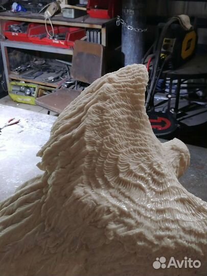 Скульптура орла