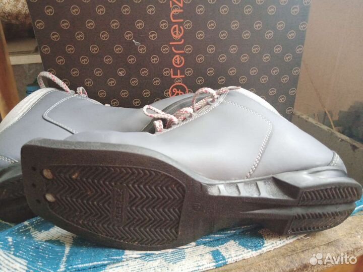 Лыжные ботинки