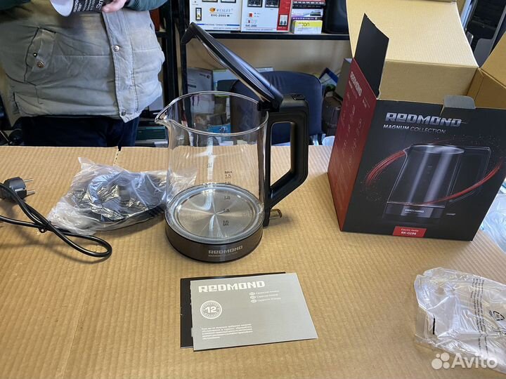 Электрочайник Redmond RK-G196