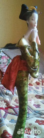 Статуэтка японка