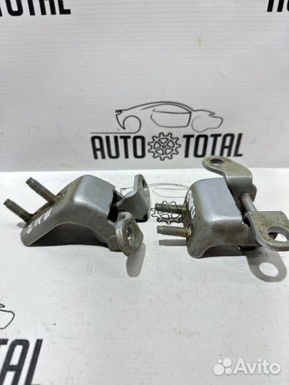 Петли двери задние правые Honda Civic ES