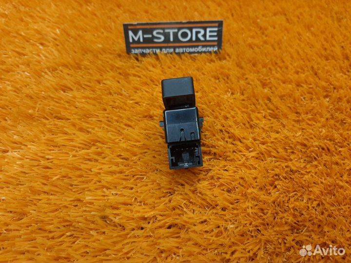 Кнопка центрального замка задняя левая Volkswagen