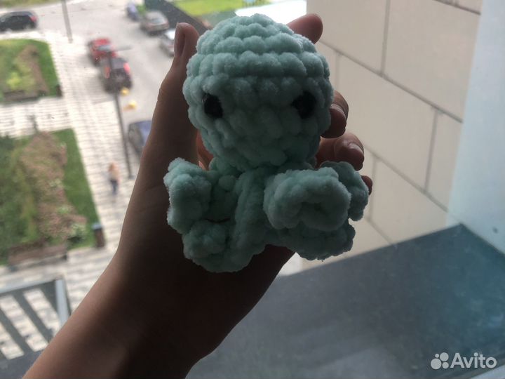 Вязанный осминог из плюшивой пряжи зеленый 1 шт