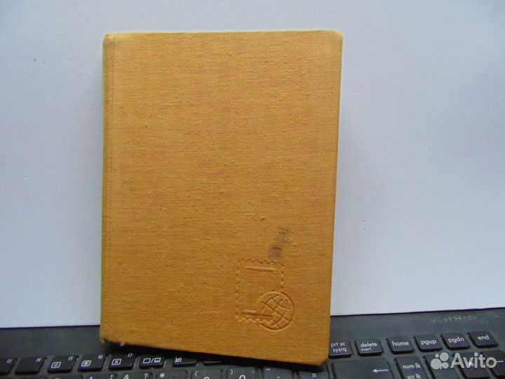 Альбом с марками. Старые Марки мира. 61