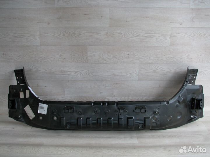 Toyota Noah/Voxy/Esquire Задняя панель новая ориг