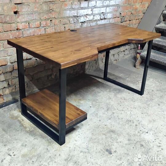 Компьютерный стол в стиле лофт