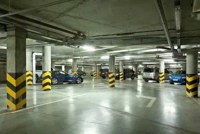 Машиноместо, 15 м²