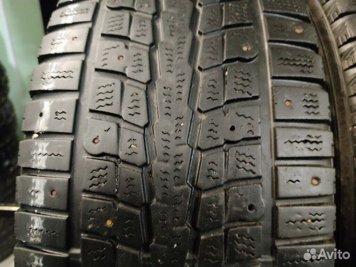 Dunlop SP Winter Ice 01 215/55 R16