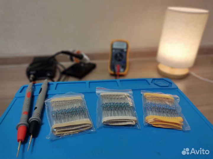 Электронные компоненты/Резисторы 4.7, 10, 0.22 кОм