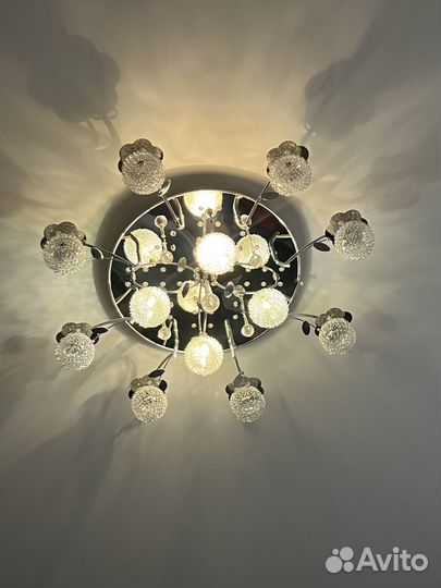 Продам люстру