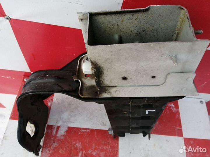 Кронштейн радиатора Мерседес W203 2000-2007гг