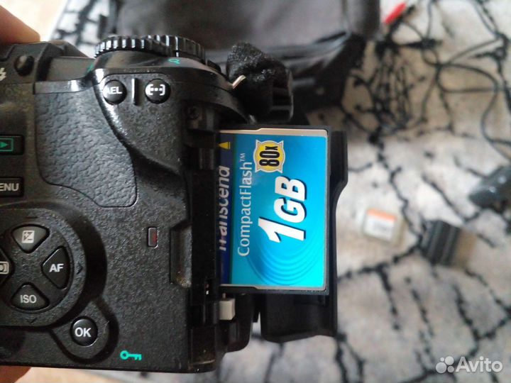 Зеркальный фотоаппарат Olympus E300