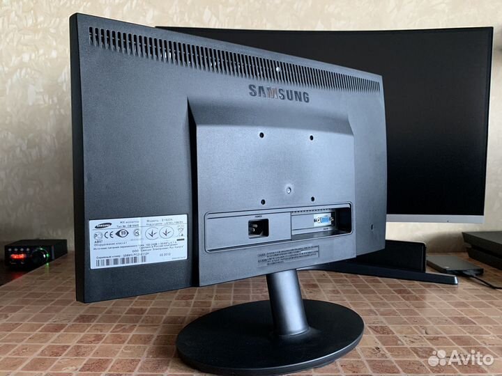 Монитор Samsung