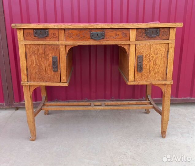 Старинный дамский, детский столик