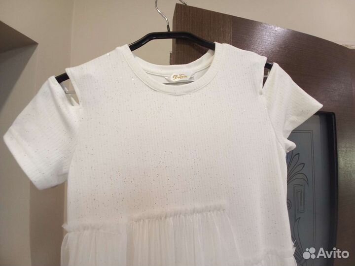 Платье для девочки в хорошем состоянии