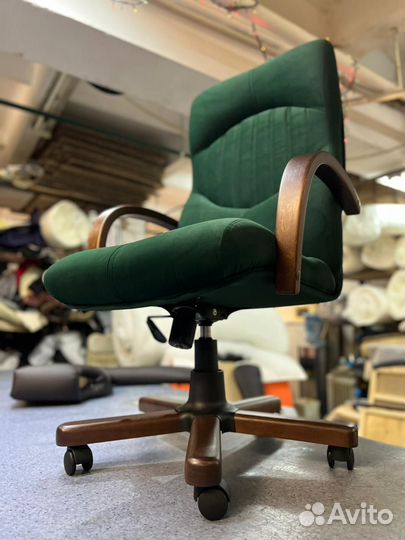 Кресло руководителя компьютерное в ткани