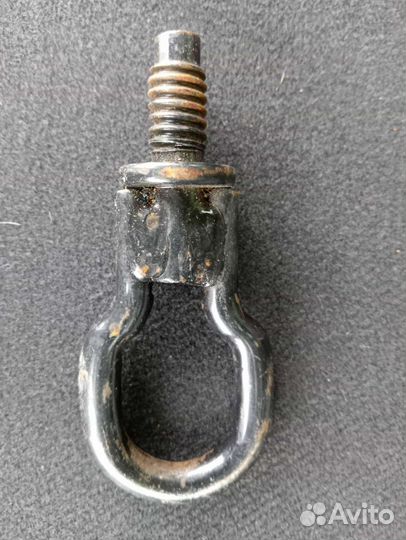 Буксировочный крюк