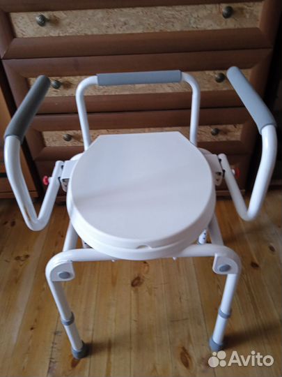 Стул кресло с санитарным оснащением
