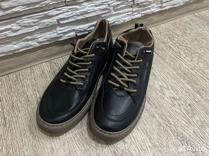 Кроссовки кеды