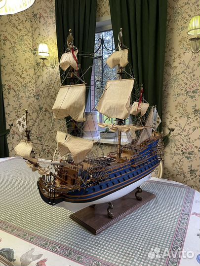 Модель парусника корабль