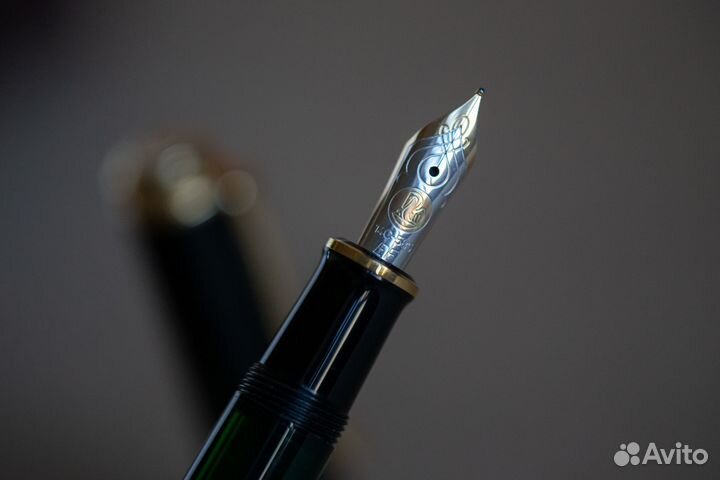 Перьевая ручка Pelikan Souveraen M 600 черный еf