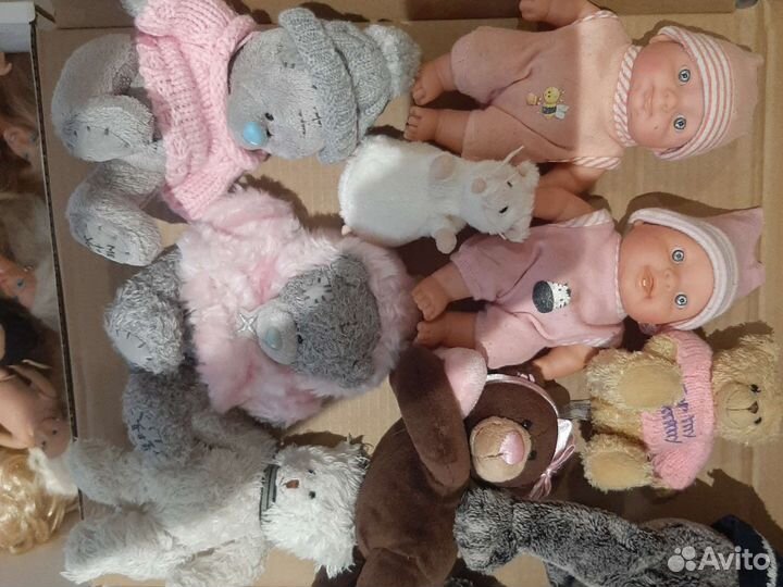 Игрушки мишки и куклы