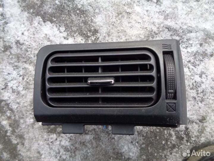 Дефлектор правый Toyota Premio AZT240 1AZ-FSE