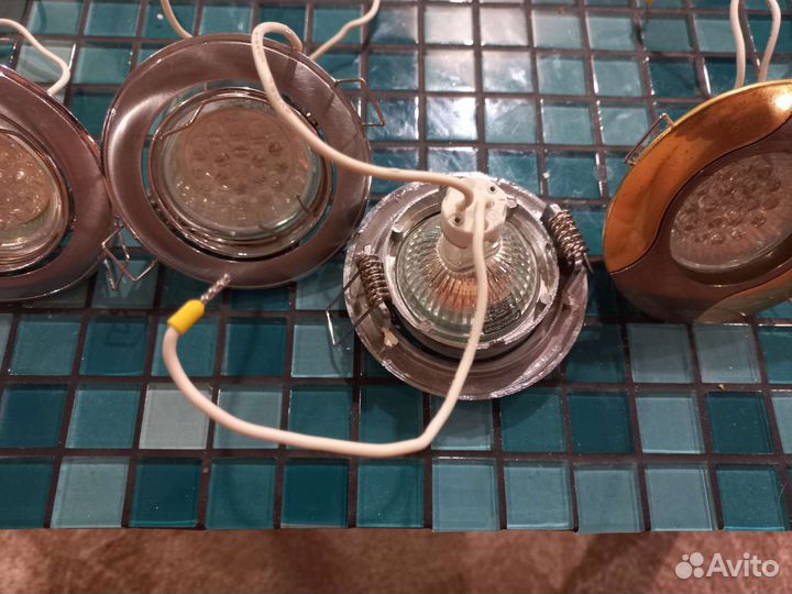 Светильники с лампочками