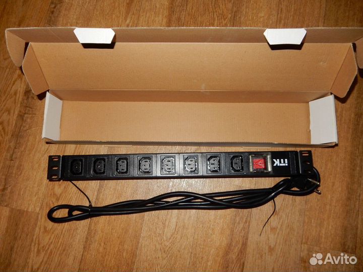 Блок розеток в стойку 19 дюймов