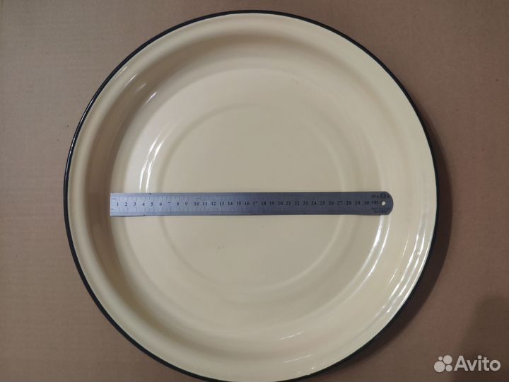 Эмалированные тазы и блюда