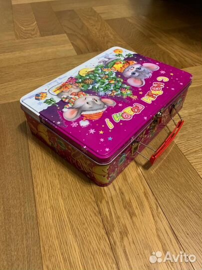 Шкатулка металлическая с ручкой и замочком