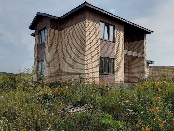 Дом 242 м² на участке 9 сот.