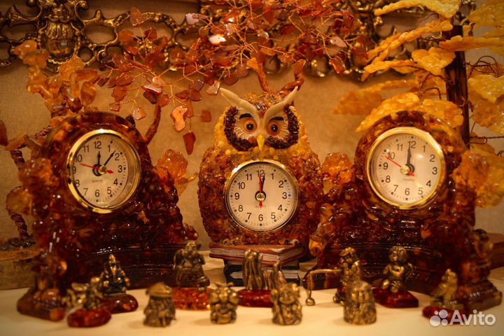 Настольные часы из янтаря