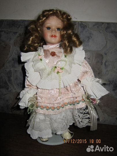 Фарфоровая кукла