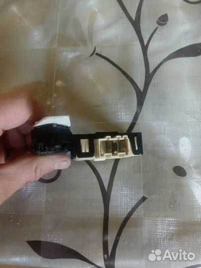 Замок Люка стиральной машинки