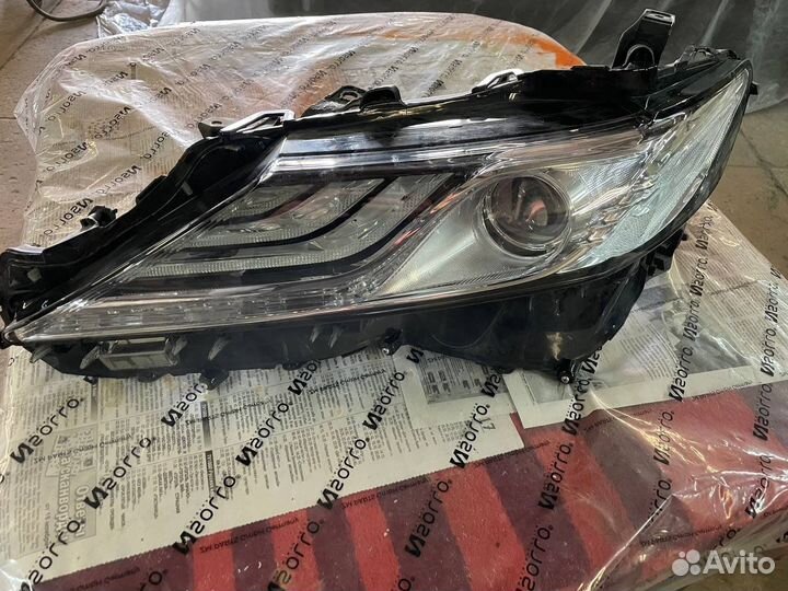 Фара левая Camry 70
