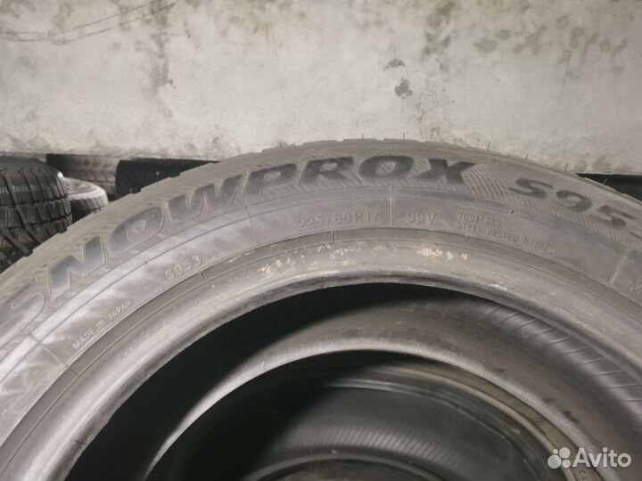 Toyo Snowprox S953 225/60 R17 99V