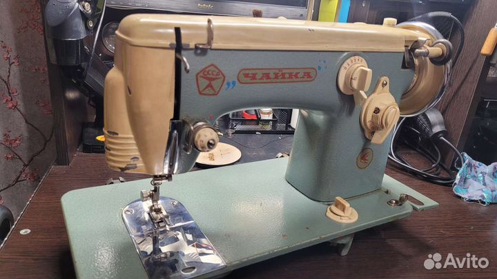 Швейная машина Чайка
