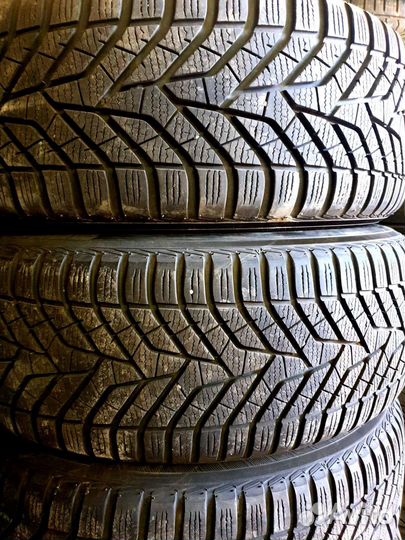 Yokohama BluEarth Winter V905 225/55 R17 97H