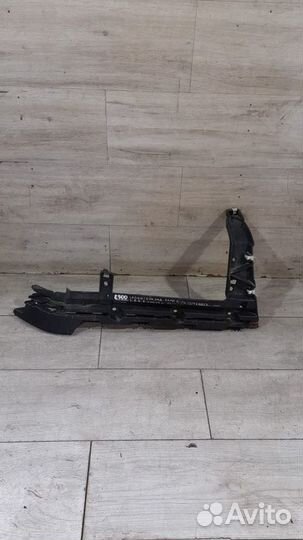 Кронштейн заднего бампера левый Land Rover Vogue 4