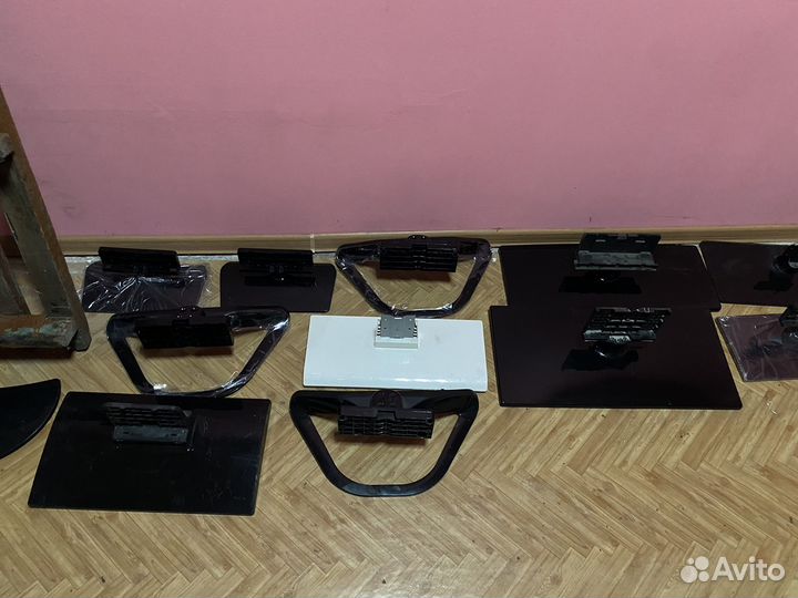 Фирменная подставка под телевизор